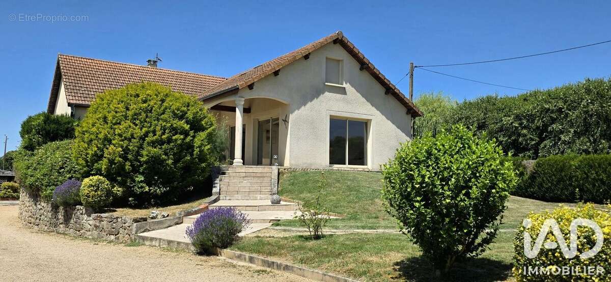 Maison 157 m² à Clessy  - photo 2