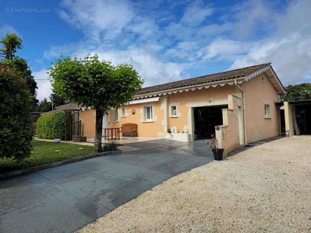 Maison à HOUEILLES