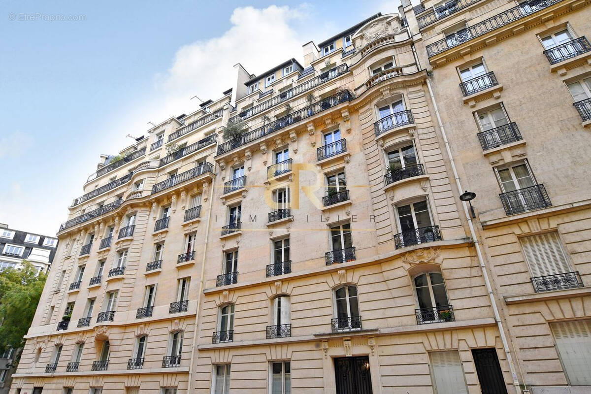 Appartement à PARIS-16E