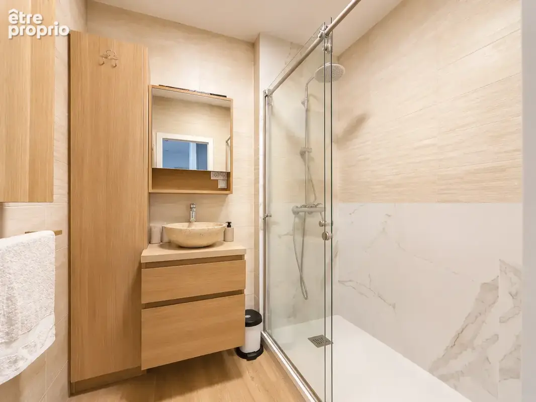 Bécon   Beau 3 pièces avec balcon, vue dégagée, parking et cave - photo 11