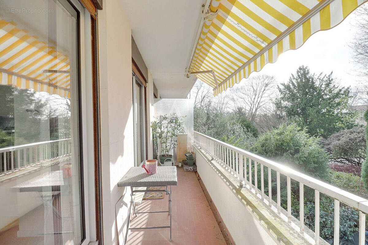 Appartement à LE MESNIL-LE-ROI