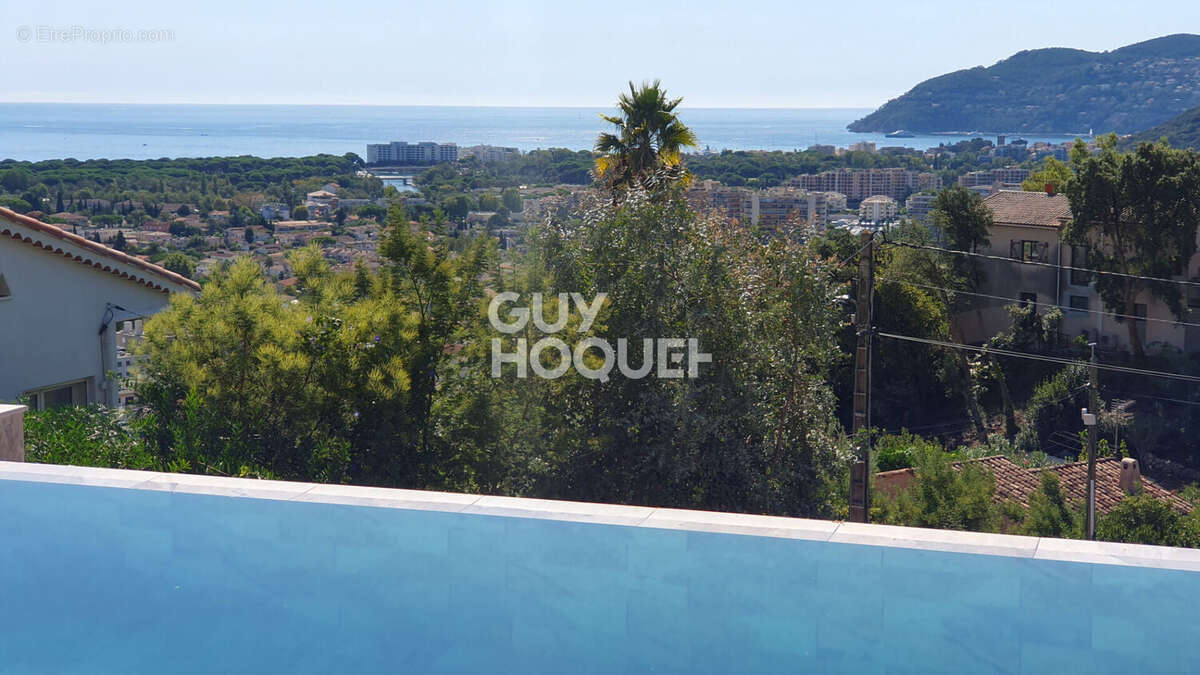 Maison à MANDELIEU-LA-NAPOULE