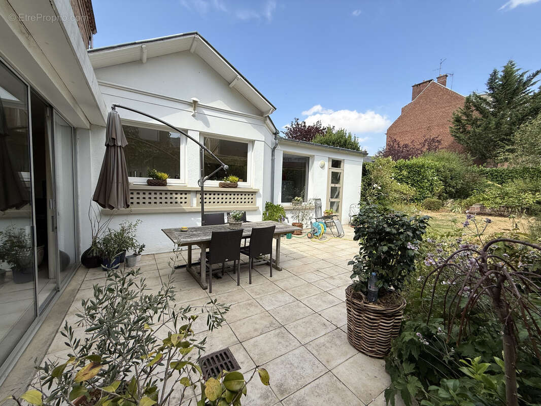 Exclusivite amiens bas henriville elegante maison bourgeoise 306 m2 - porte cochere et jardin - photo 8