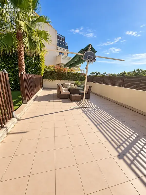NICE   Appartement avec PISCINE PRIVÉE et extérieur exclusif de 4 pieces en rez de jardin à SAINT-PIERRE-DE-FÉ - photo 4