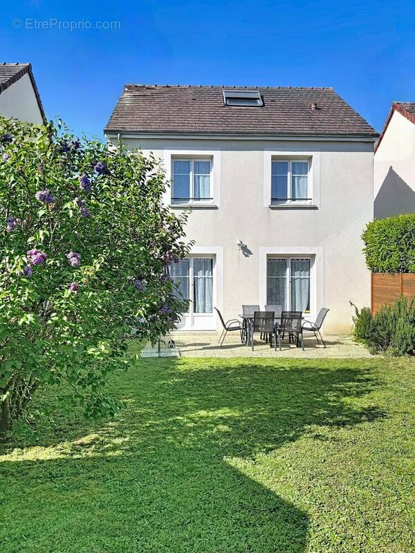 Maison à LA CHAUSSEE-SAINT-VICTOR