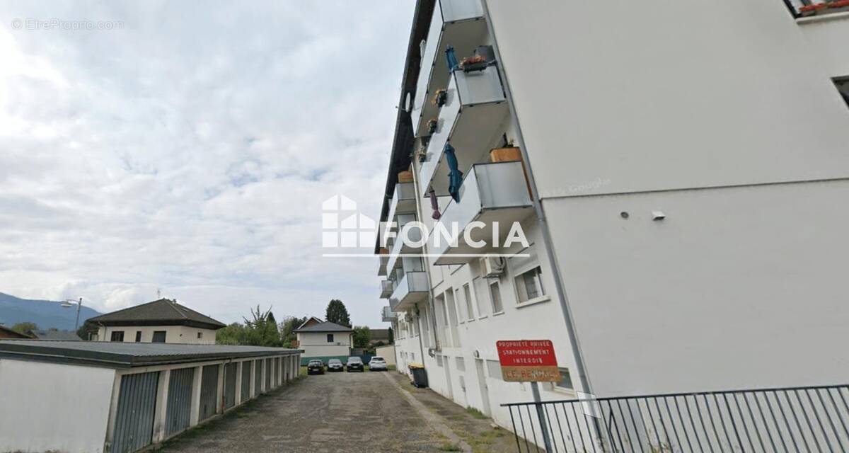 Parking à FRONTENEX