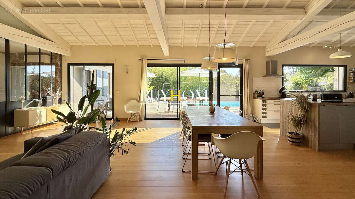 Maison à L'ISLE-SUR-LA-SORGUE