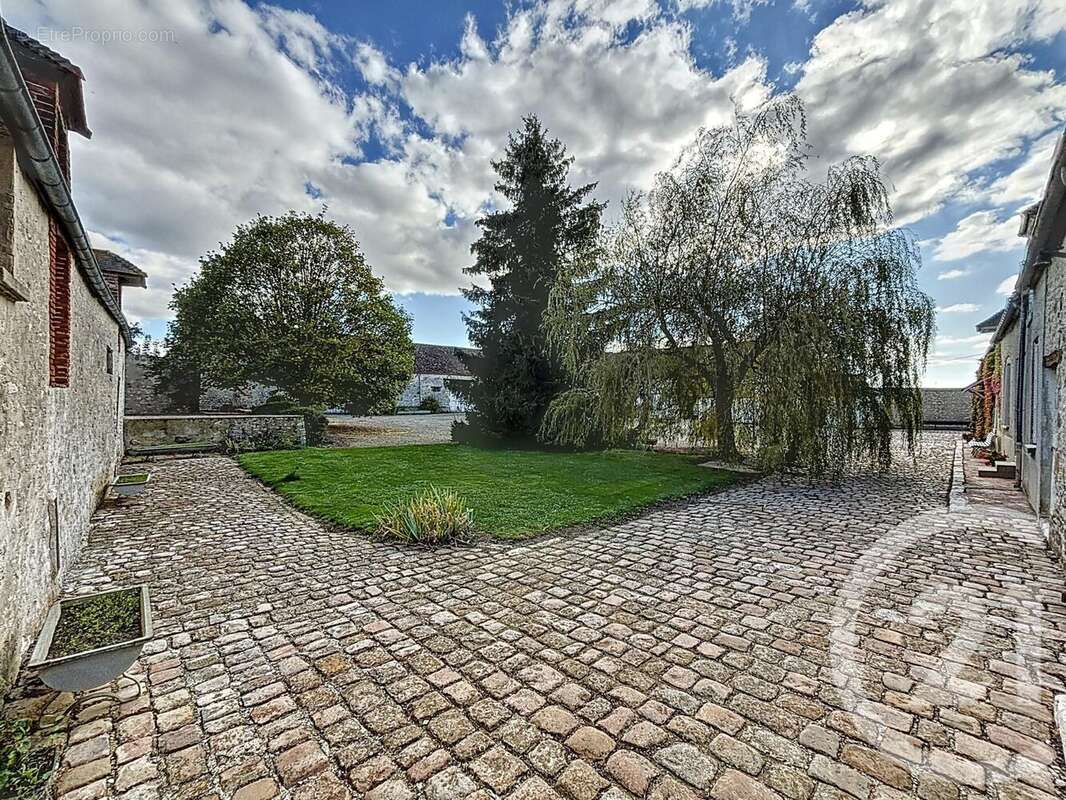 Maison à SAINT-LOUP-DE-NAUD