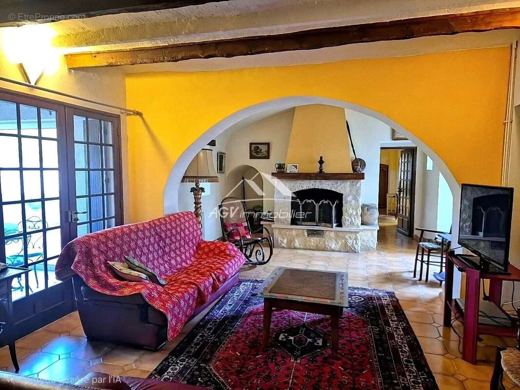 Maison à SAINT-HILAIRE-DE-BRETHMAS