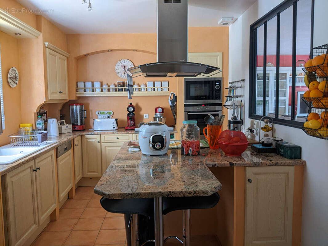 AUPS, superbe villa sur 2510 m 2 de terrain au calme. - photo 10