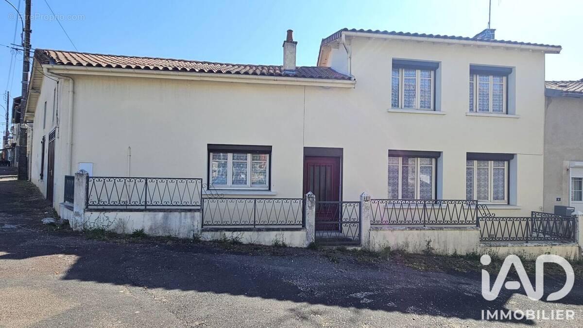 Photo 1 - Maison à RUFFEC