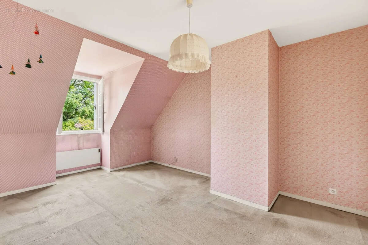 Les loges-en-josas - Belle Maison de 190m2 sur un terrain de 1225m2 - photo 4