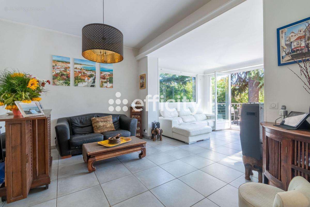 Maison à VILLENEUVE-LE-ROI