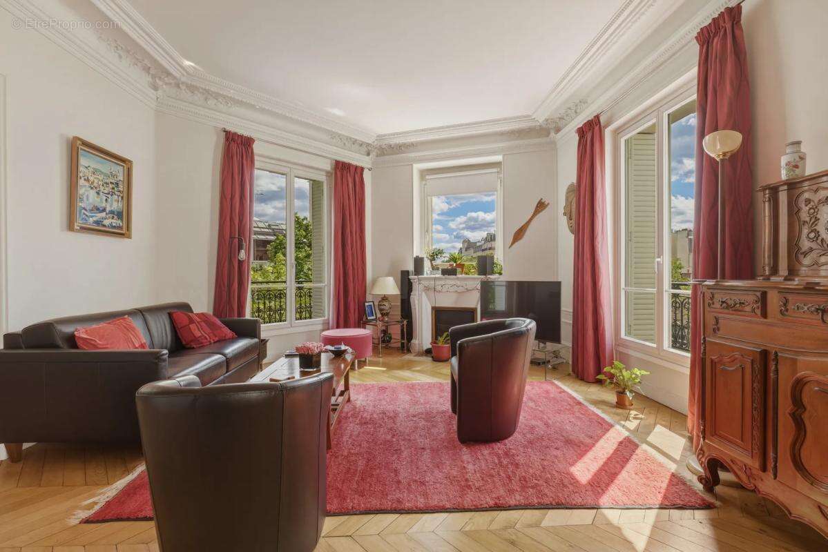 Appartement à PARIS-14E