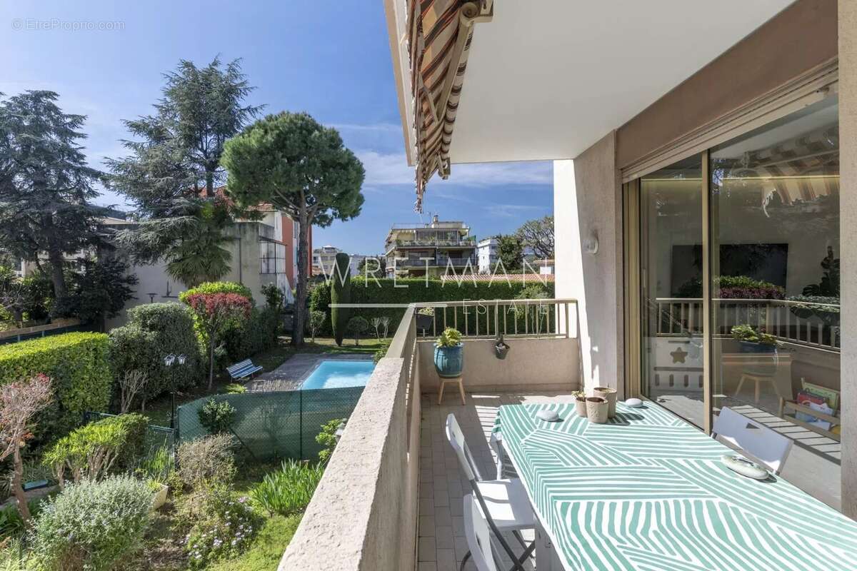 Appartement à SAINT-LAURENT-DU-VAR