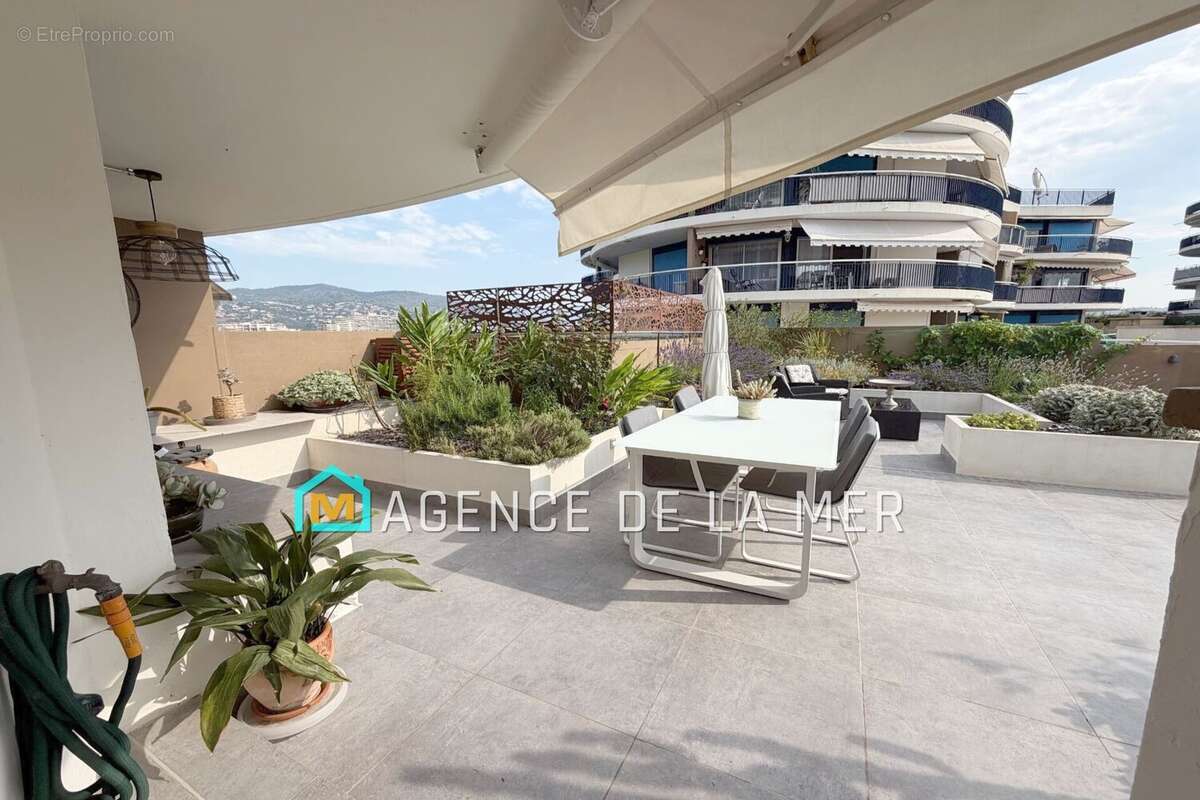 Appartement à MANDELIEU-LA-NAPOULE