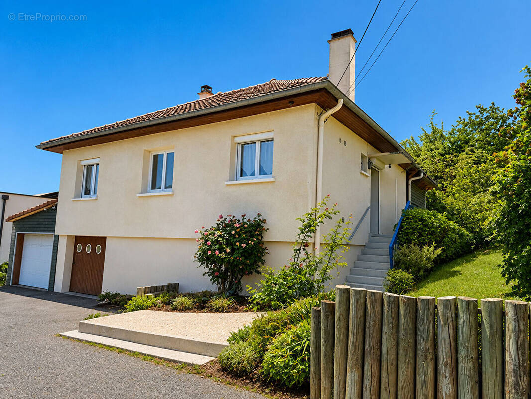 Maison à LAY-SAINT-CHRISTOPHE