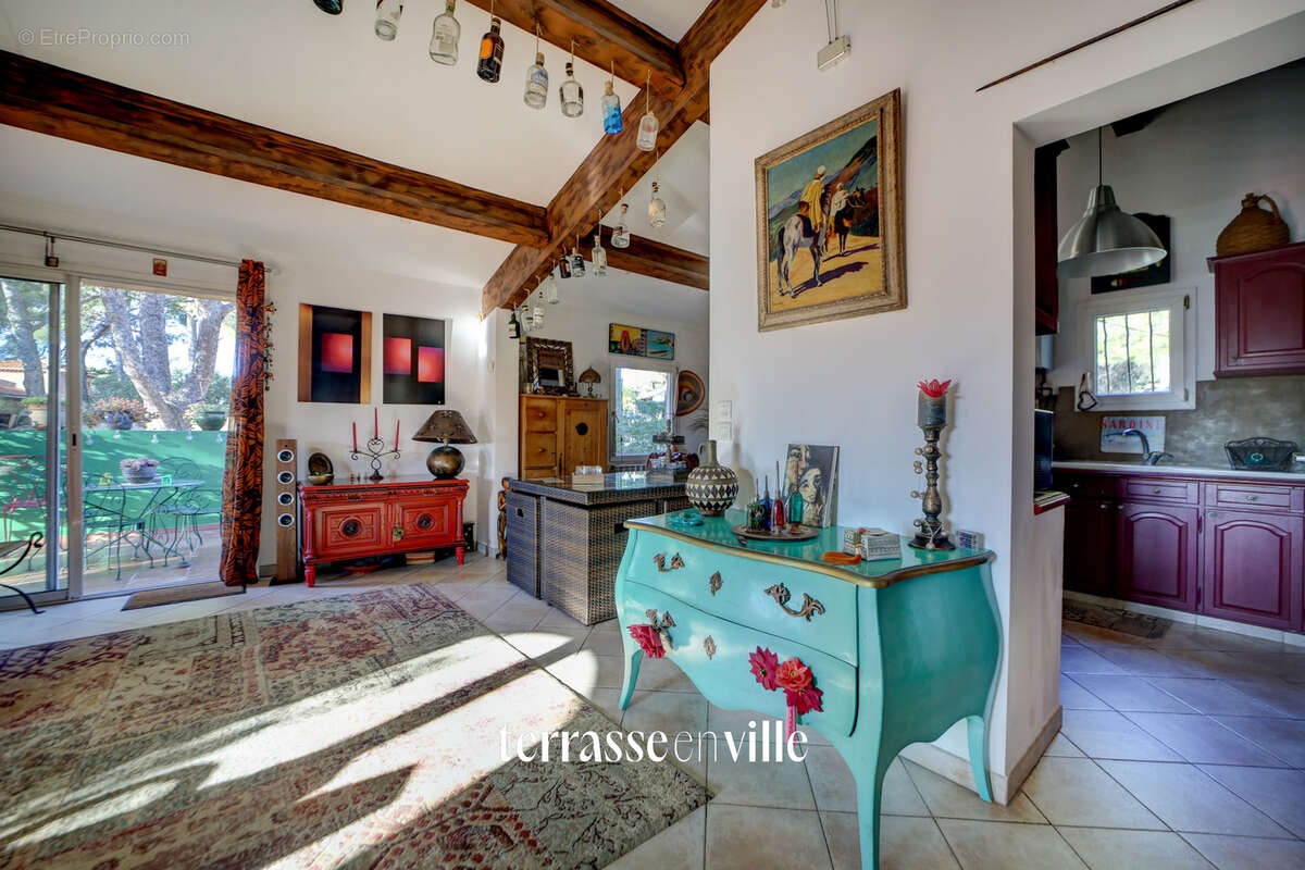 Maison à SAINT-CYR-SUR-MER