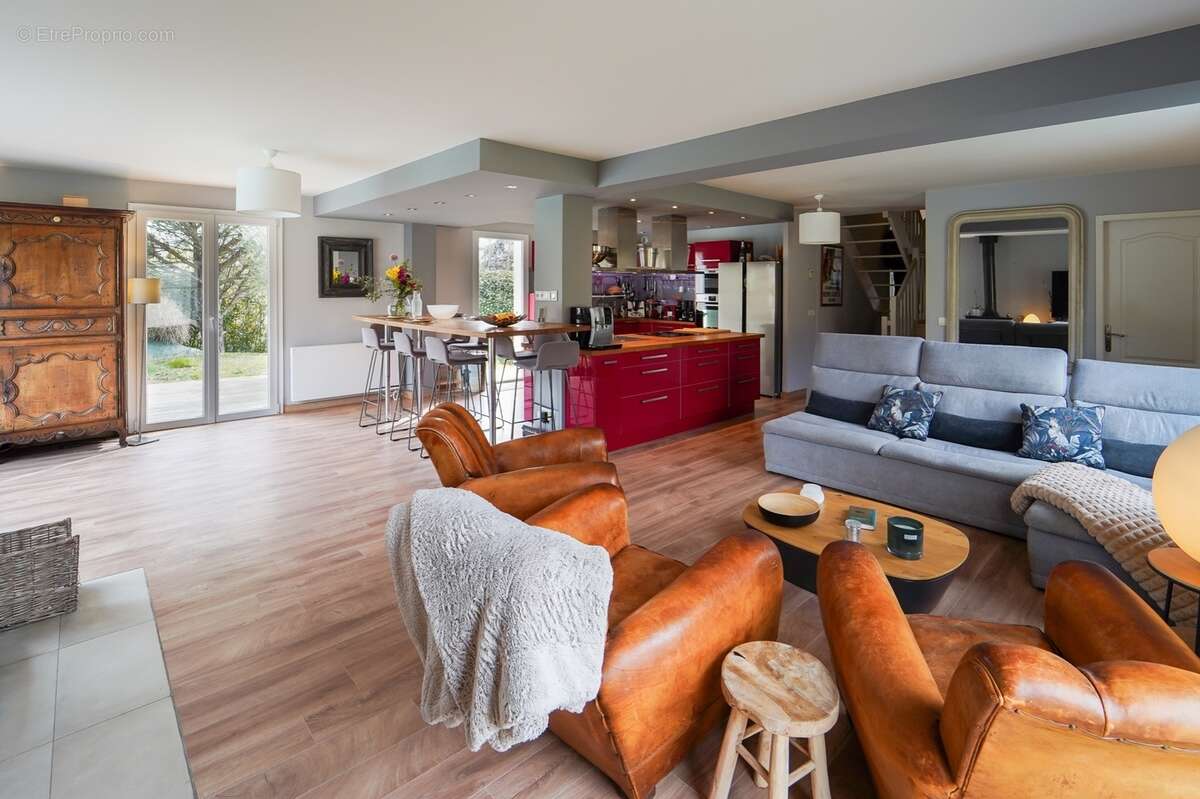 Dpt Haute Garonne (31), à vendre  maison P7 de 183 m² - Terrain de 1 816,00 m² - photo 5