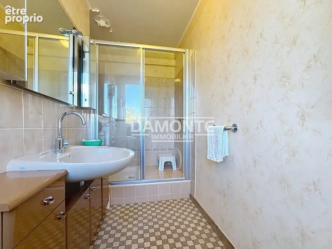 Appartement t3 - a renover - avec balcon - photo 7