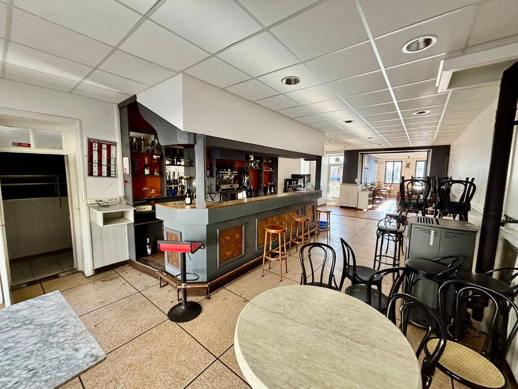 Commerce à TAULIGNAN