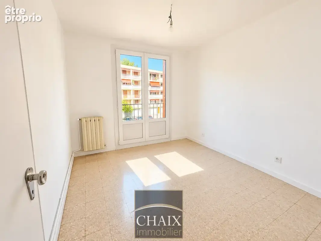 Aubagne Type 3 avec balcon et stationnement - photo 6
