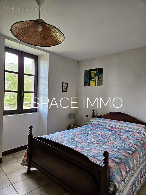 Maison à LIVINHAC-LE-HAUT