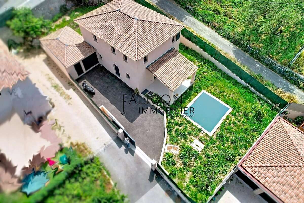 Maison à TOURRETTE-LEVENS