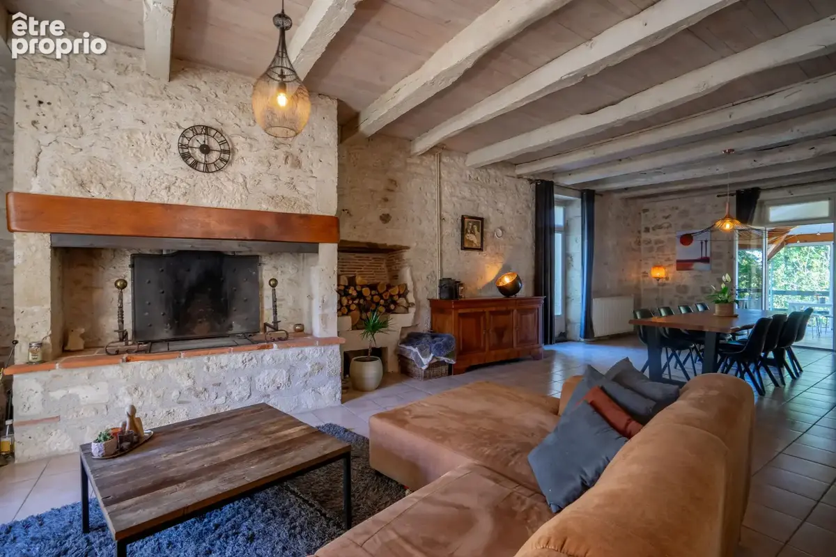 Belle propriété quercynoise avec 2 grandes maisons, piscine et 1 ha terrain - photo 12