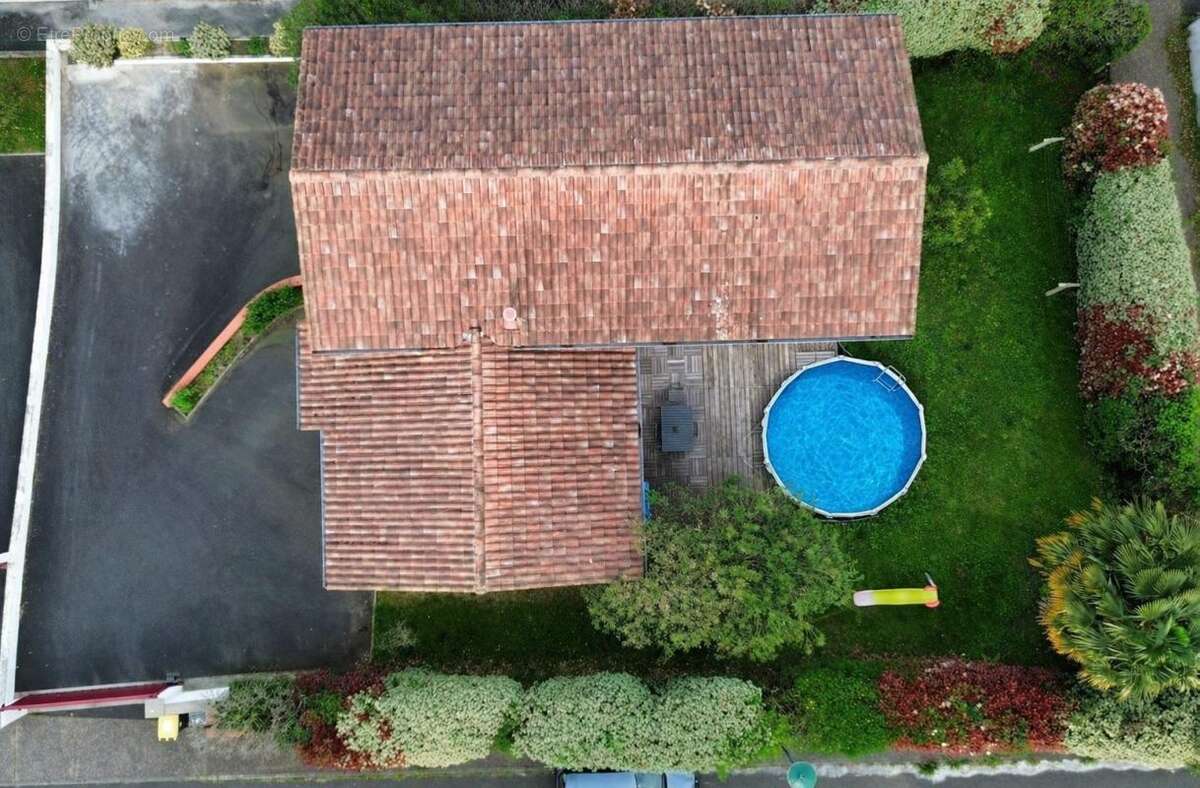 Maison à LARRESSORE
