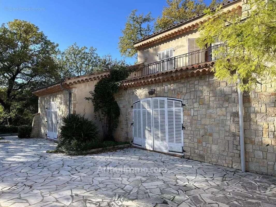 Appartement à MOUANS-SARTOUX