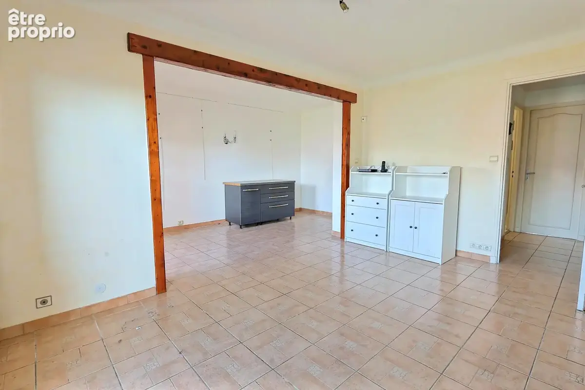 Antibes – Appartement traversant 3/4 pièces en étage élevé, vue mer et verdure - photo 3
