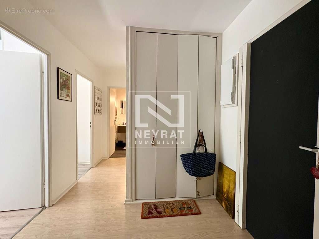 Appartement avec balcon, cave et garage privatif - Environnement verdoyant - Quartier Wilson / Allées du parc - photo 13