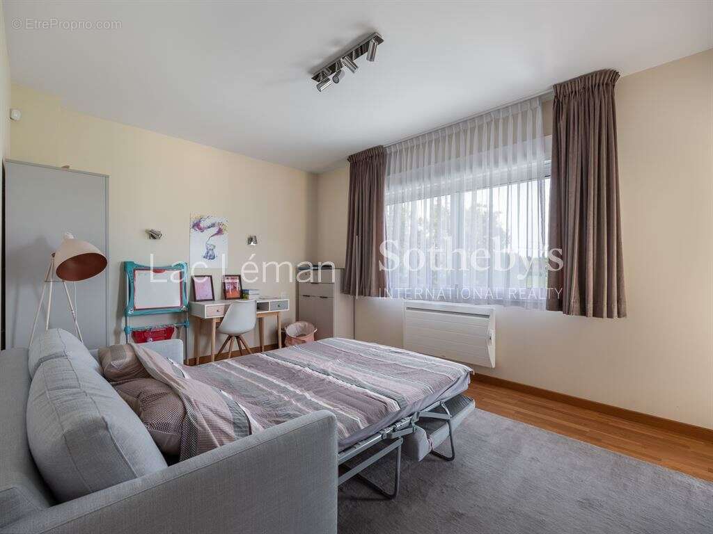 Maison à CHENS-SUR-LEMAN