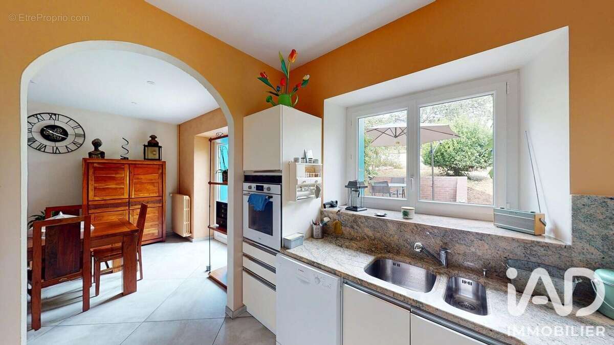 Maison 181 m² à Plessis-Saint-Jean  - photo 8
