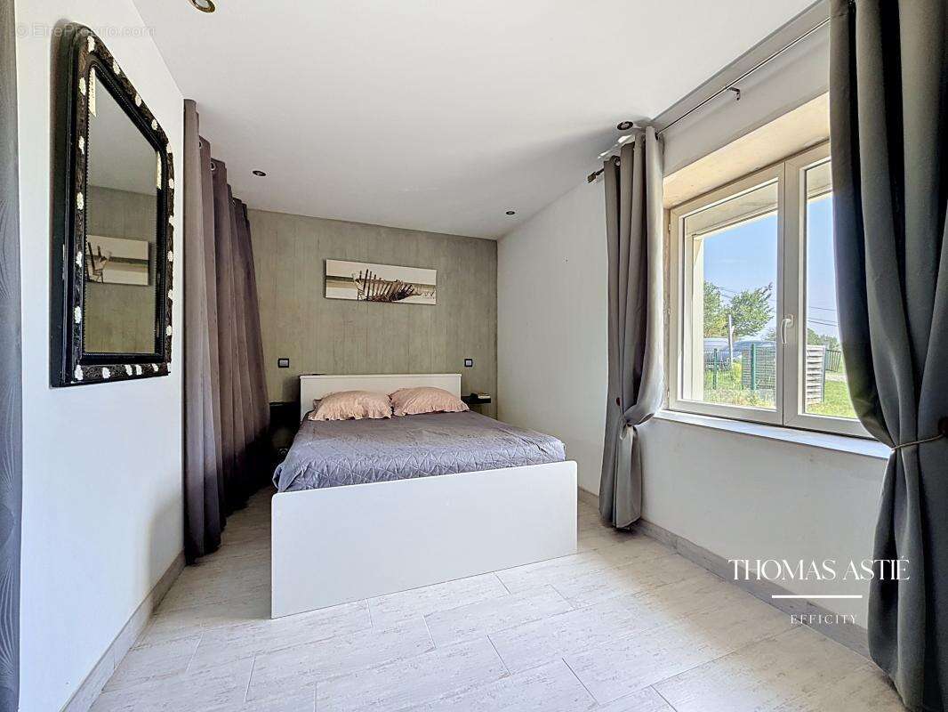Maison 101 m² à Noyant  - photo 9