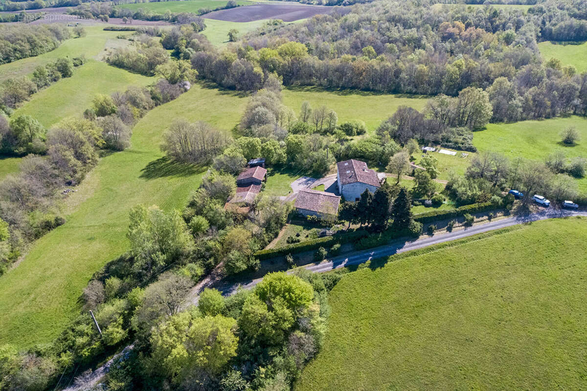Maison à ESCUEILLENS-ET-SAINT-JUST-DE-BELENGARD