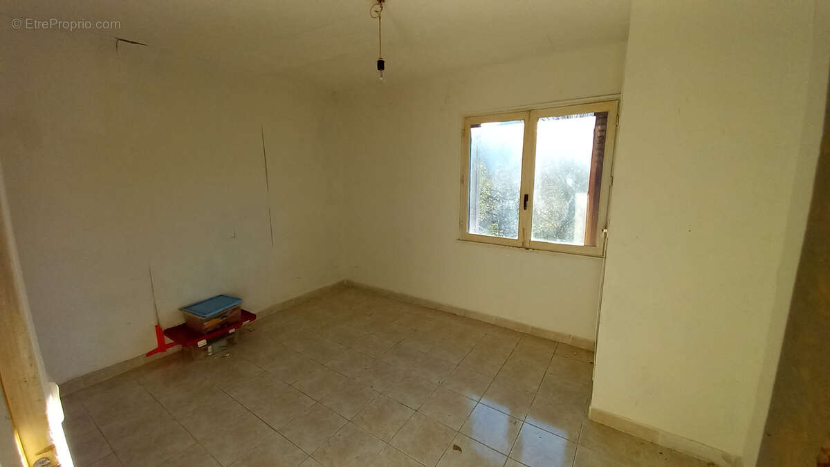 Maison à COLOMBIERES-SUR-ORB