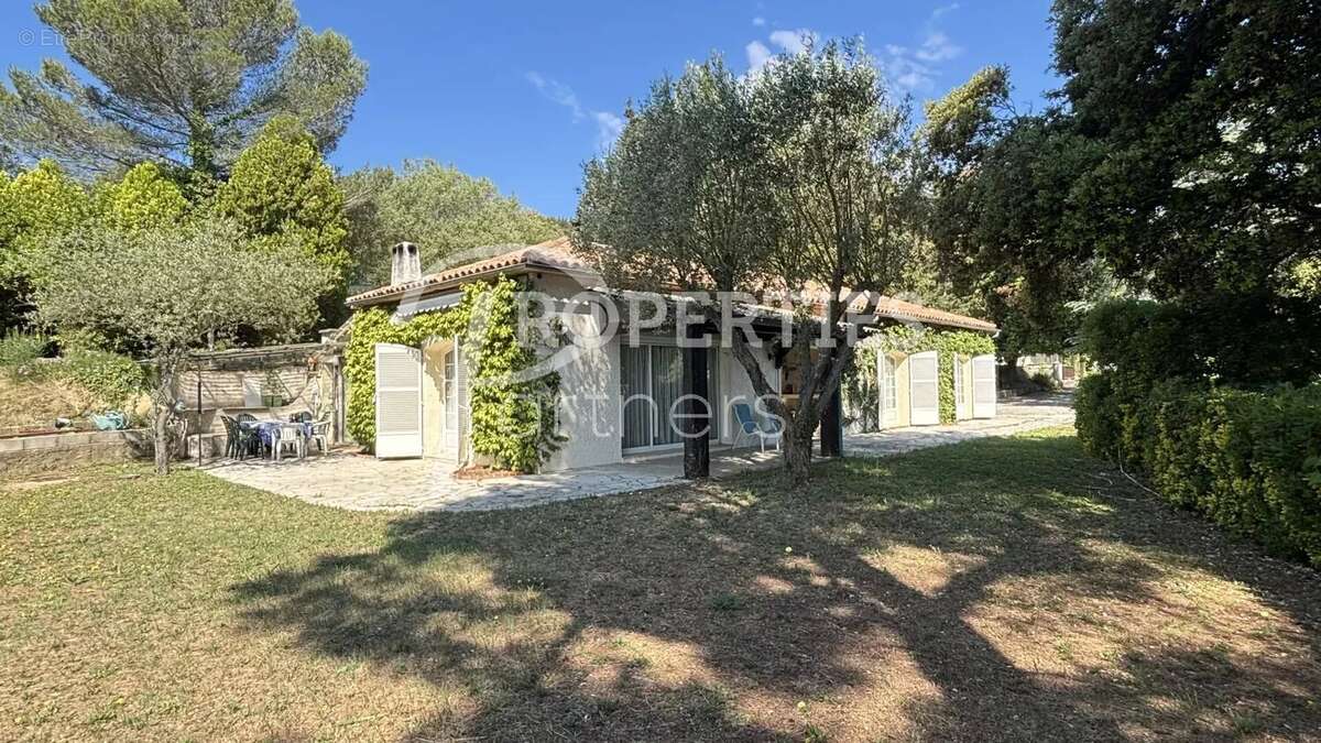 Maison à EZE
