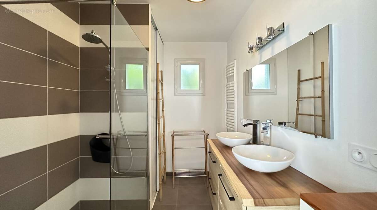 Entre Forêt Landaise et Art de Vivre  Ensemble de deux maisons sur 1638 m² de terrain boisé. - photo 15