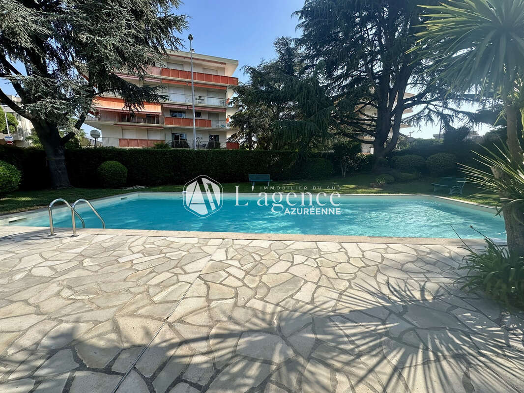 Appartement à SAINT-LAURENT-DU-VAR
