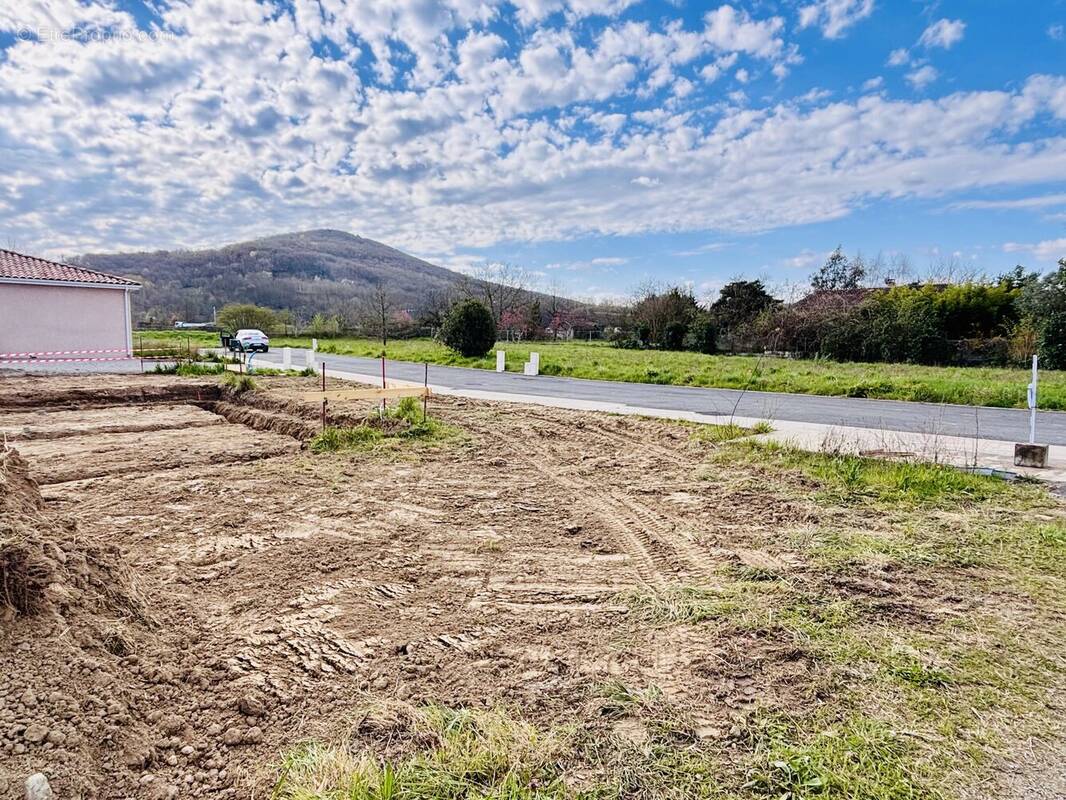 Terrain à VARILHES
