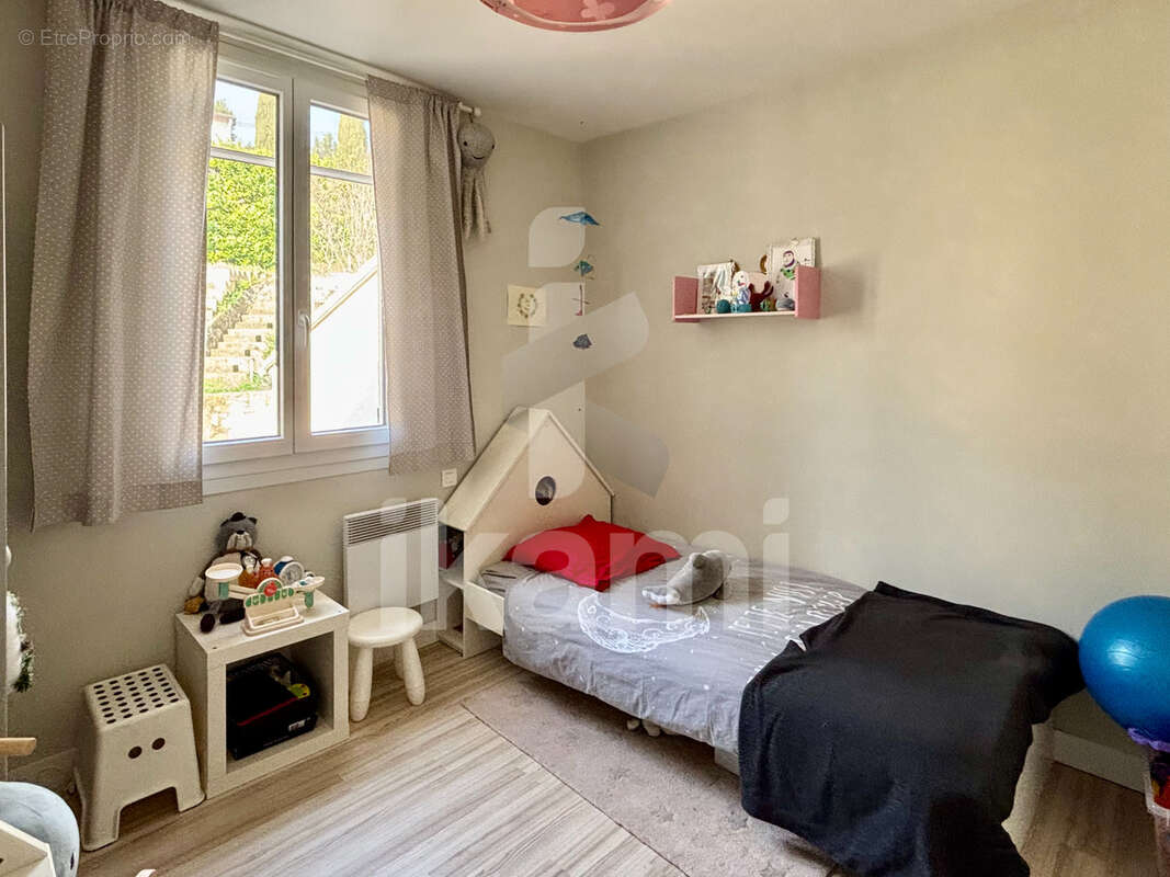 Maison à LAUDUN-L'ARDOISE