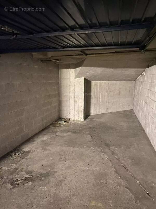 Parking à PARIS-11E