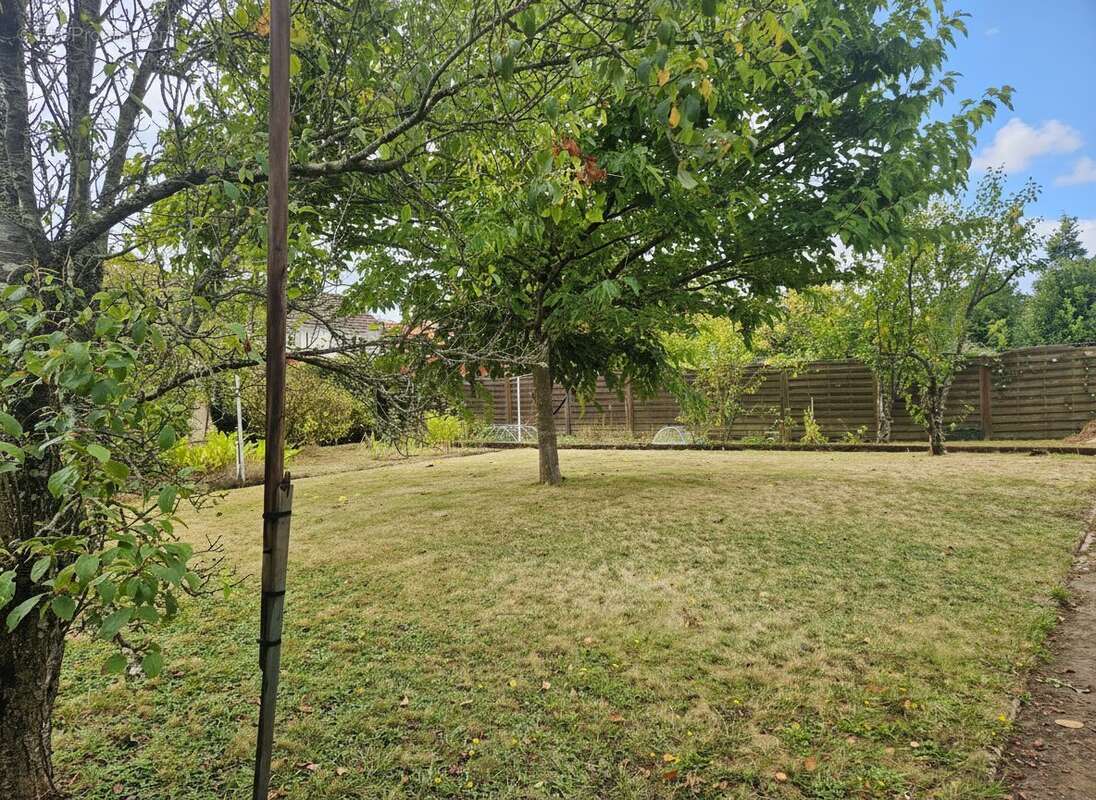 vue côté - Terrain à REZE