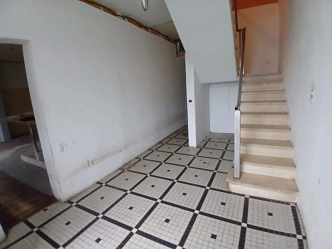 Jolie maison en pierre à rénover - photo 5