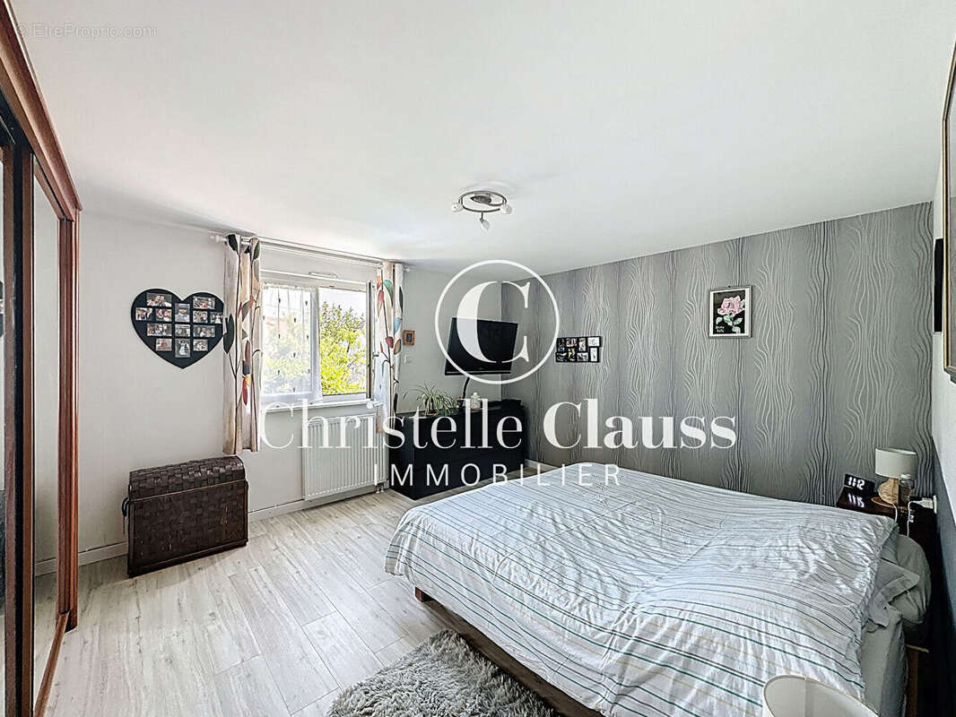 Maison familiale de 240 m² avec piscine sur terrain arboré de 850 m² à Salenthal - photo 12