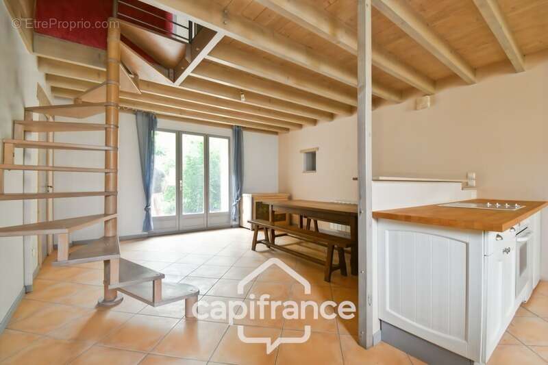 Maison charentaise à vendre 4 pièces LES EGLISES D'ARGENTEUIL (17)avec garage sur 1089m² de jardin arboré - photo 10