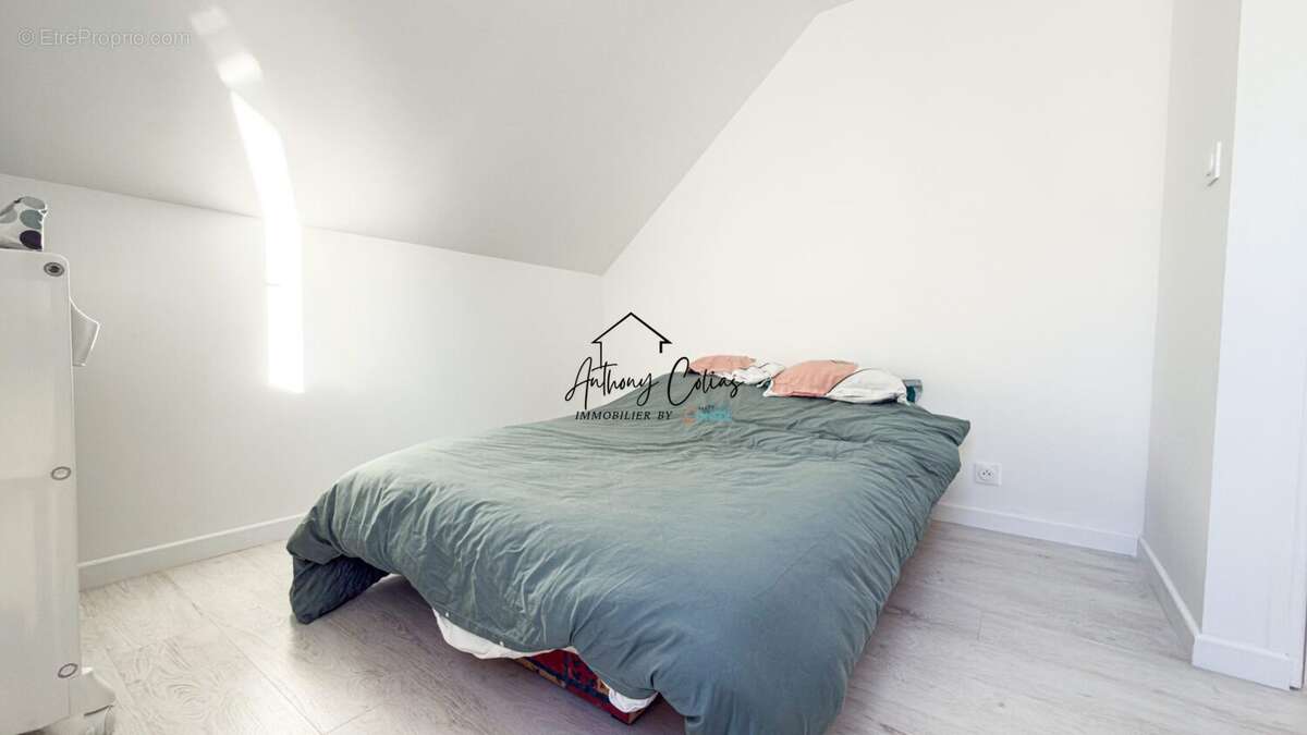 Chambre 3 étage - Maison à NIVILLAC