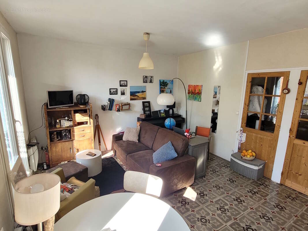 Appartement à SAINT-GENIES-DE-FONTEDIT